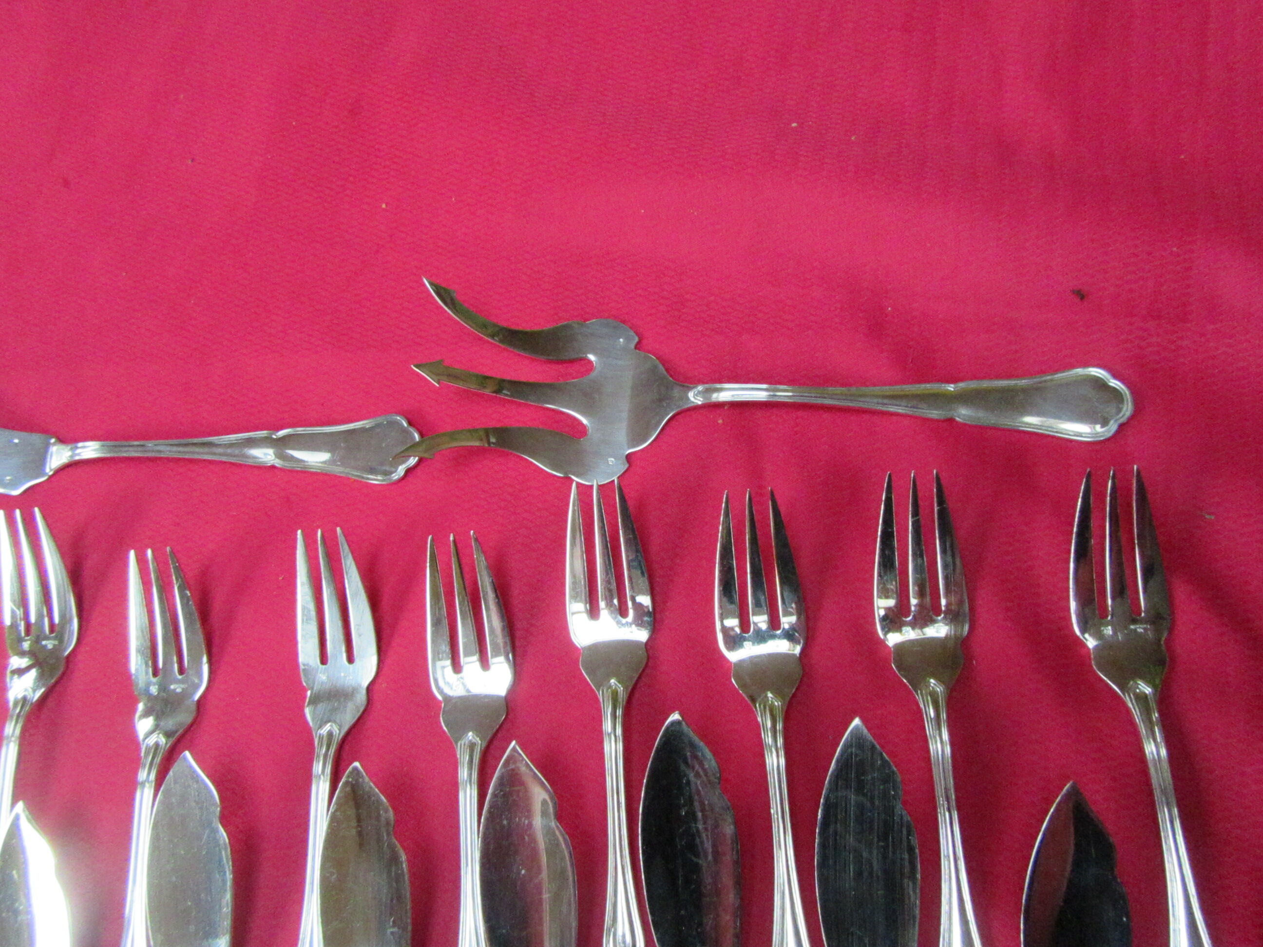 Silver metal fish service ercuis- model contours victoria