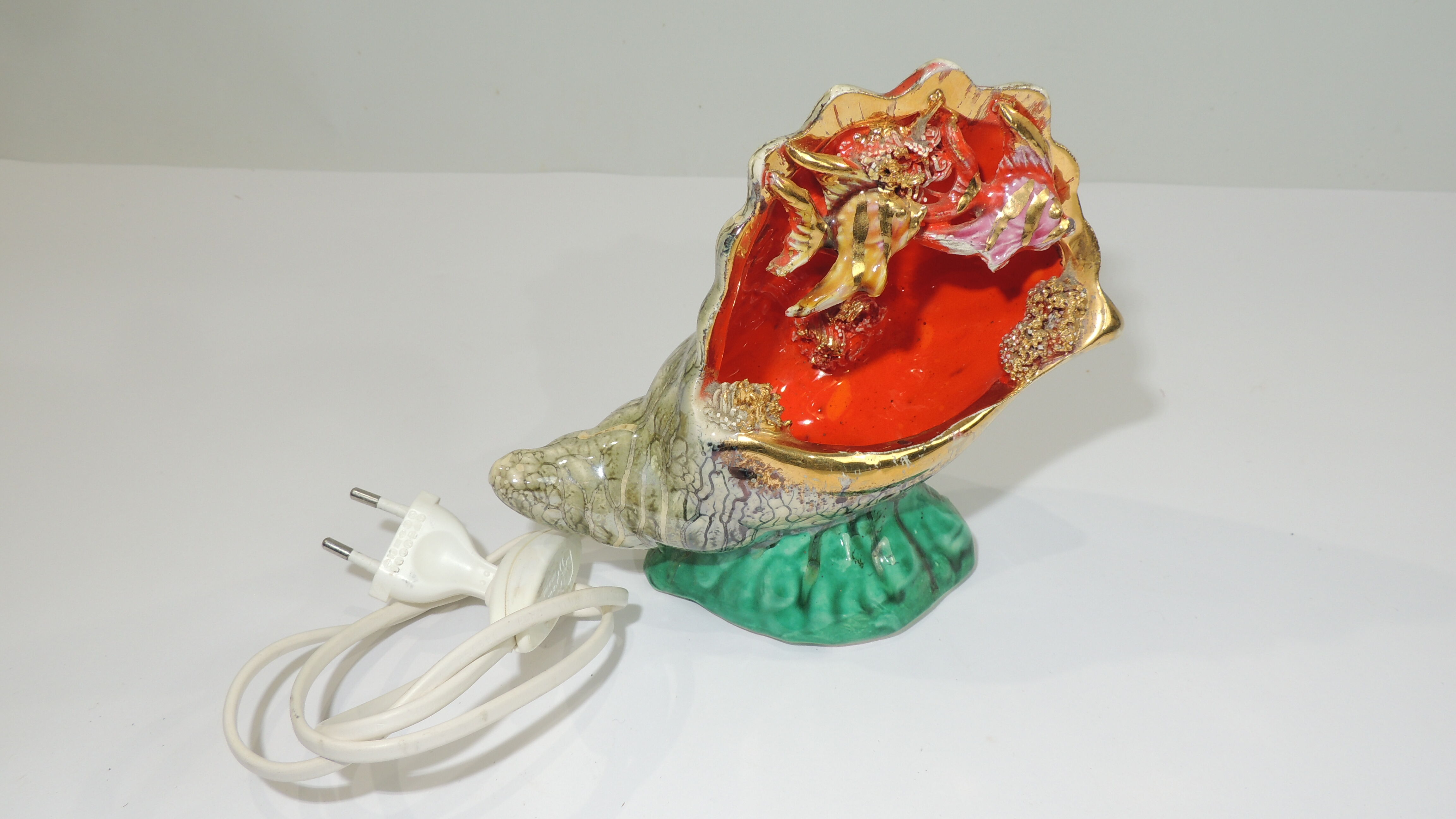 Lampe coquillage faience barbotine