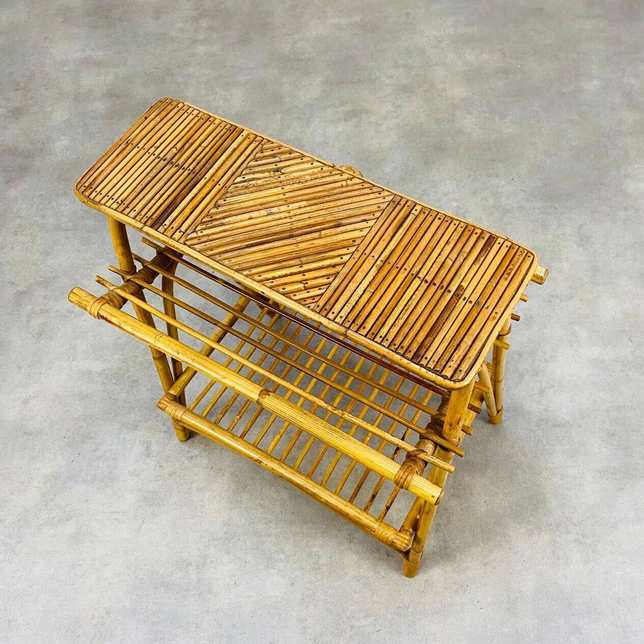 Table basse rotin et bambou années 60, avec son porte revue