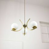 Lustre mid-century en laiton et opaline, italie