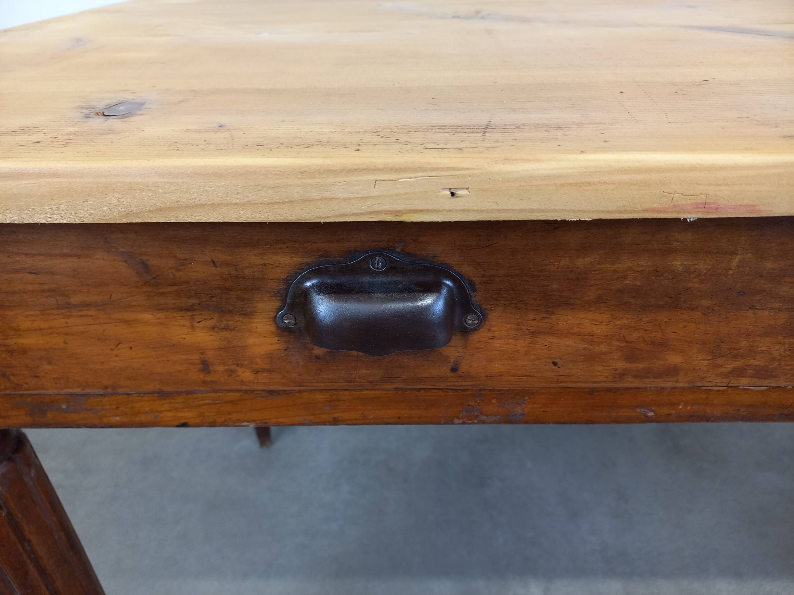 Farmhouse table with drawers