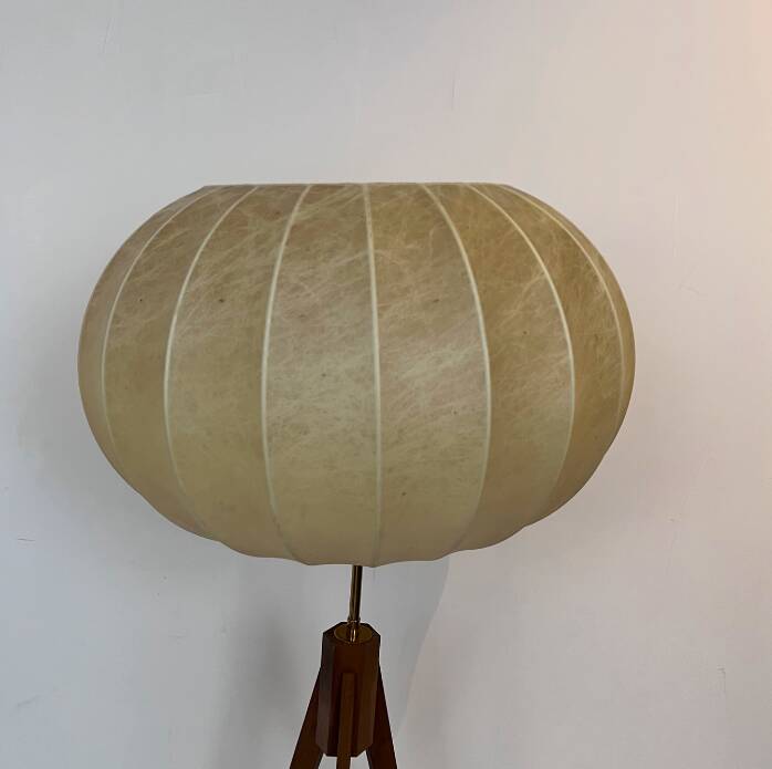 Lampadaire vintage tripode teck et abat-jour cocoon