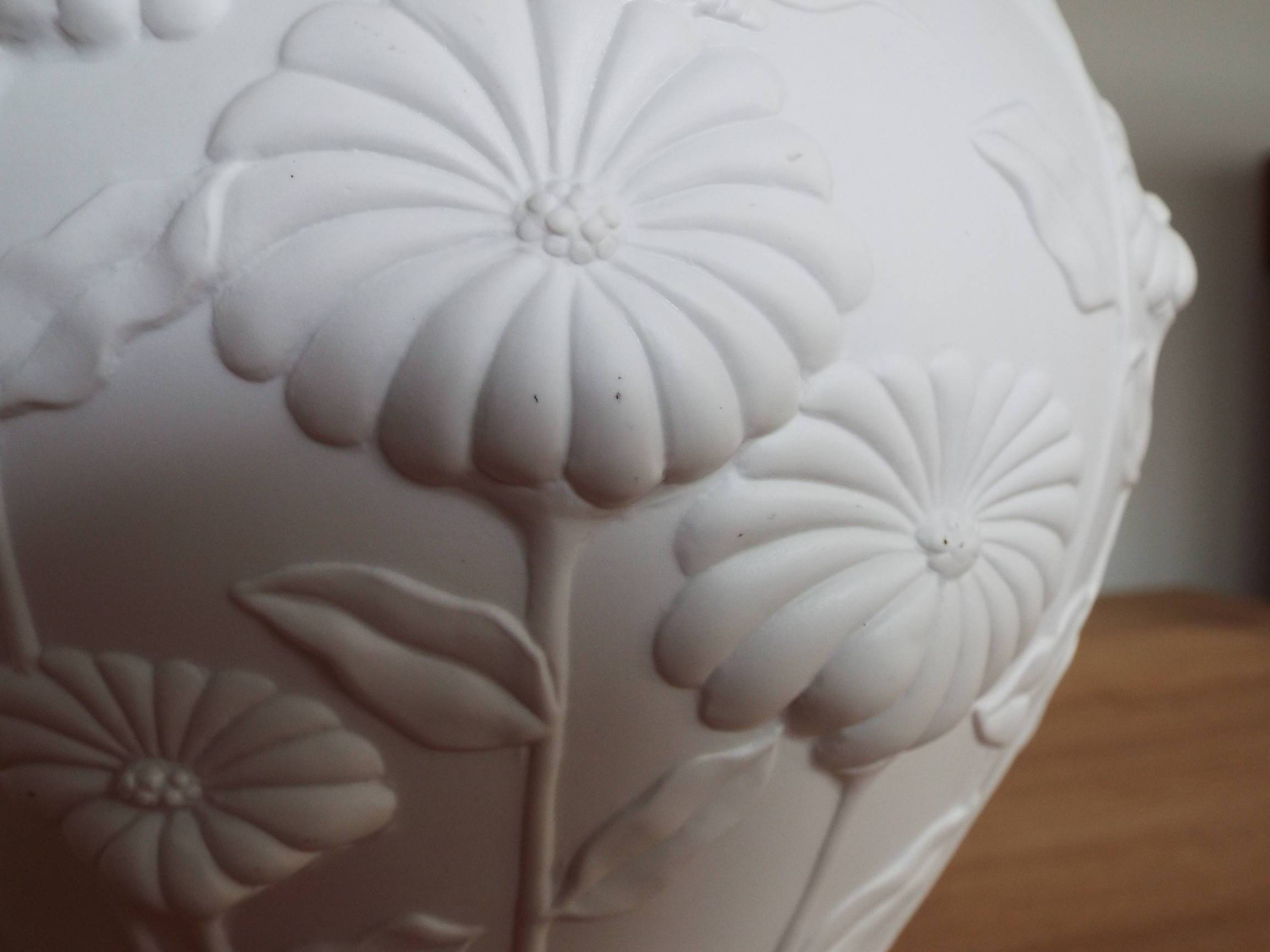 Porcelain vase by Manfred Frey for Kaiser H20cm