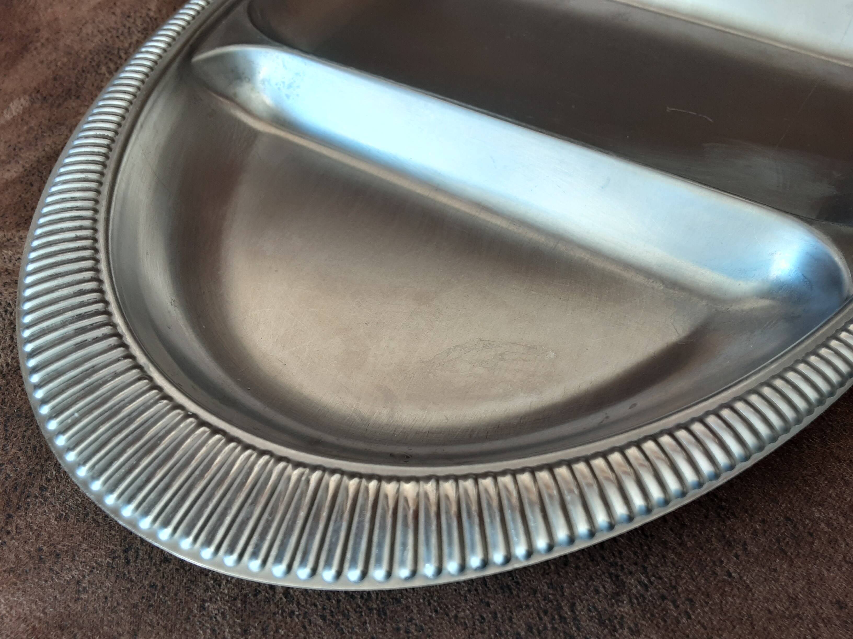 Metal compartment dish