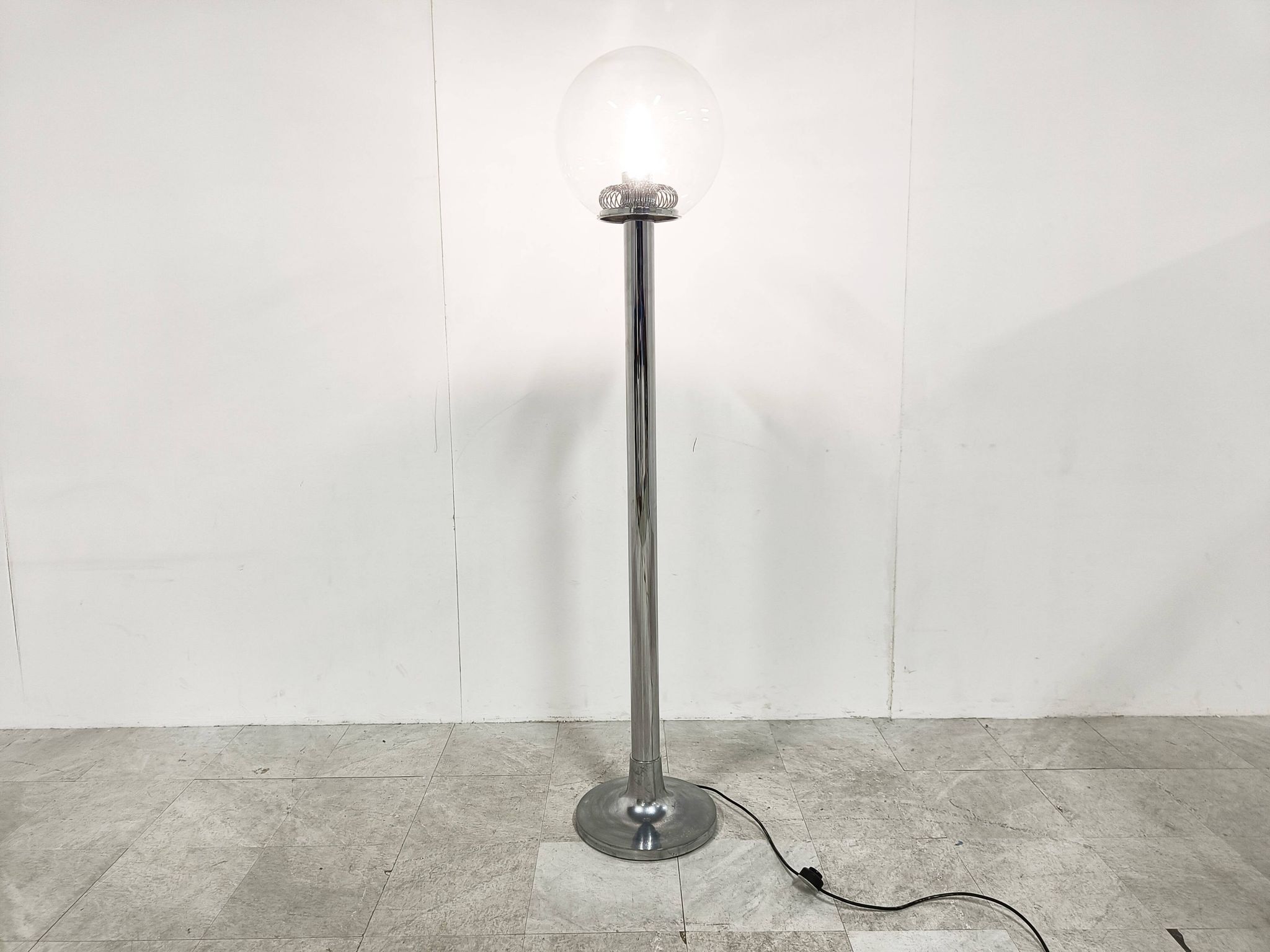Lampe de sol vintage en chrome et verre, années 1970