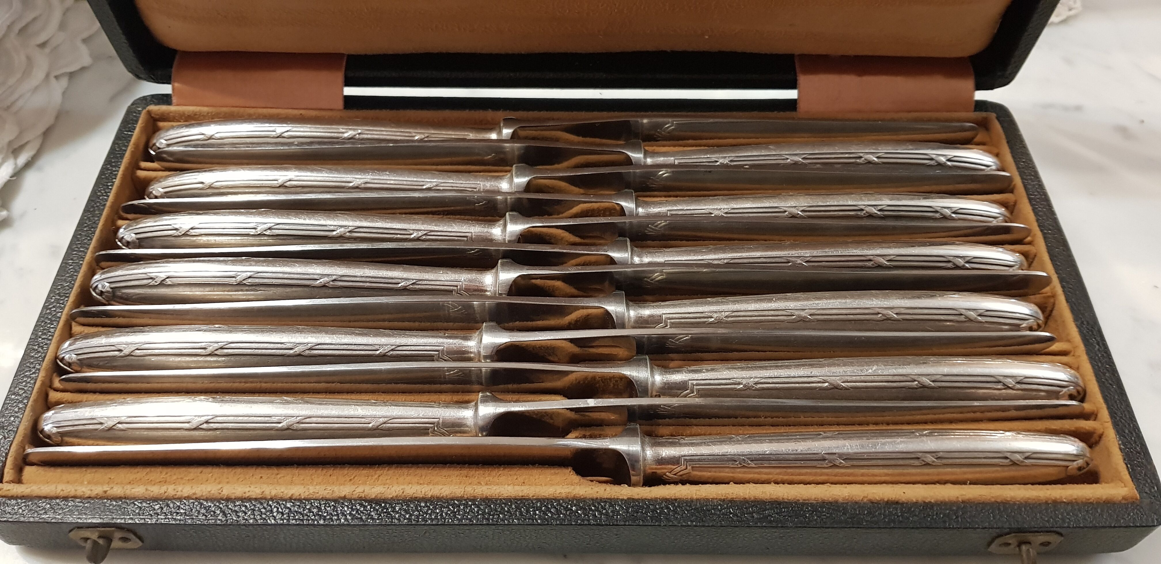 12 silver metal knives