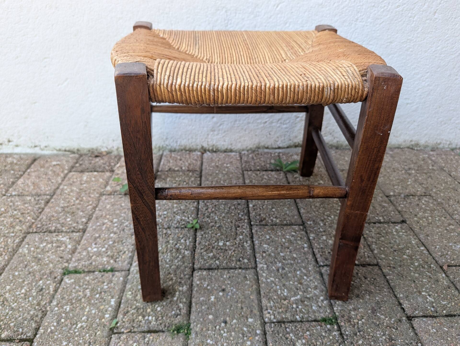 Antique solid wood stool with traditional rush seating – Late 19th century