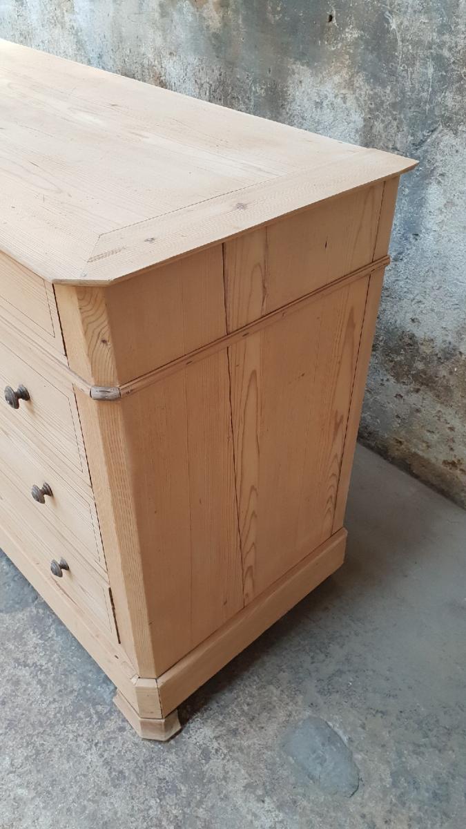Antique pine chest of drawers