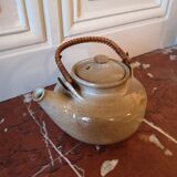 Ceramic teapot with filter