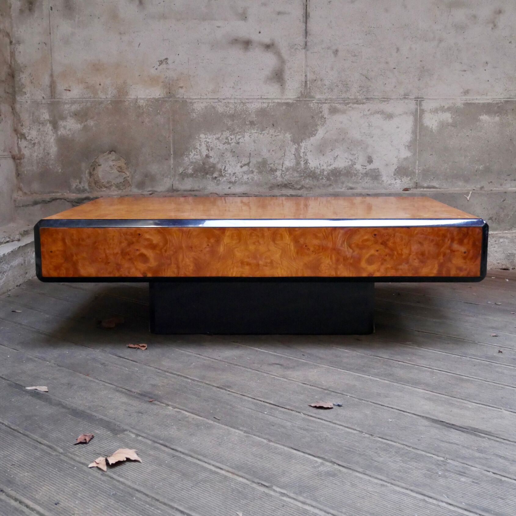 Elm magnifying glass coffee table