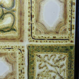 Vintage trivet in glazed ceramic and wood, circa 1960-1970.