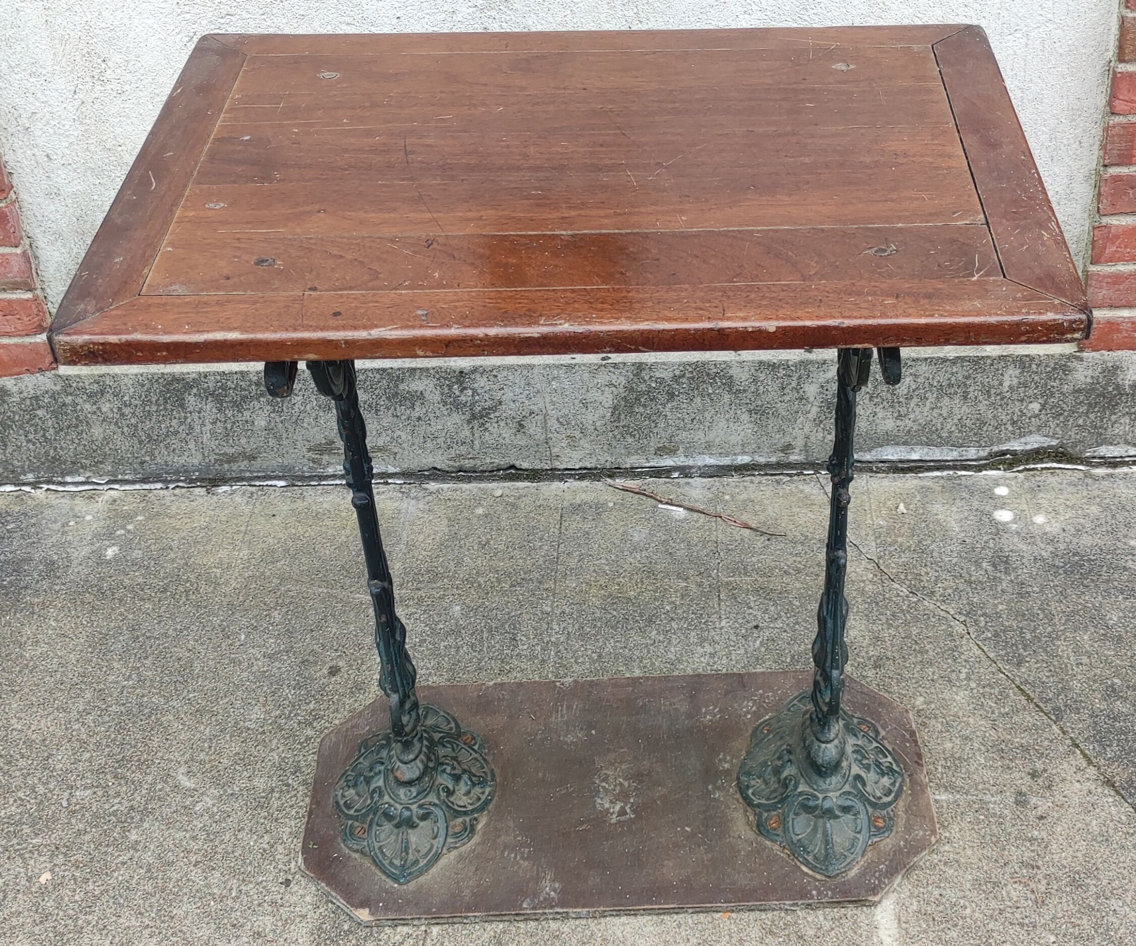 Ancienne table de bistrot