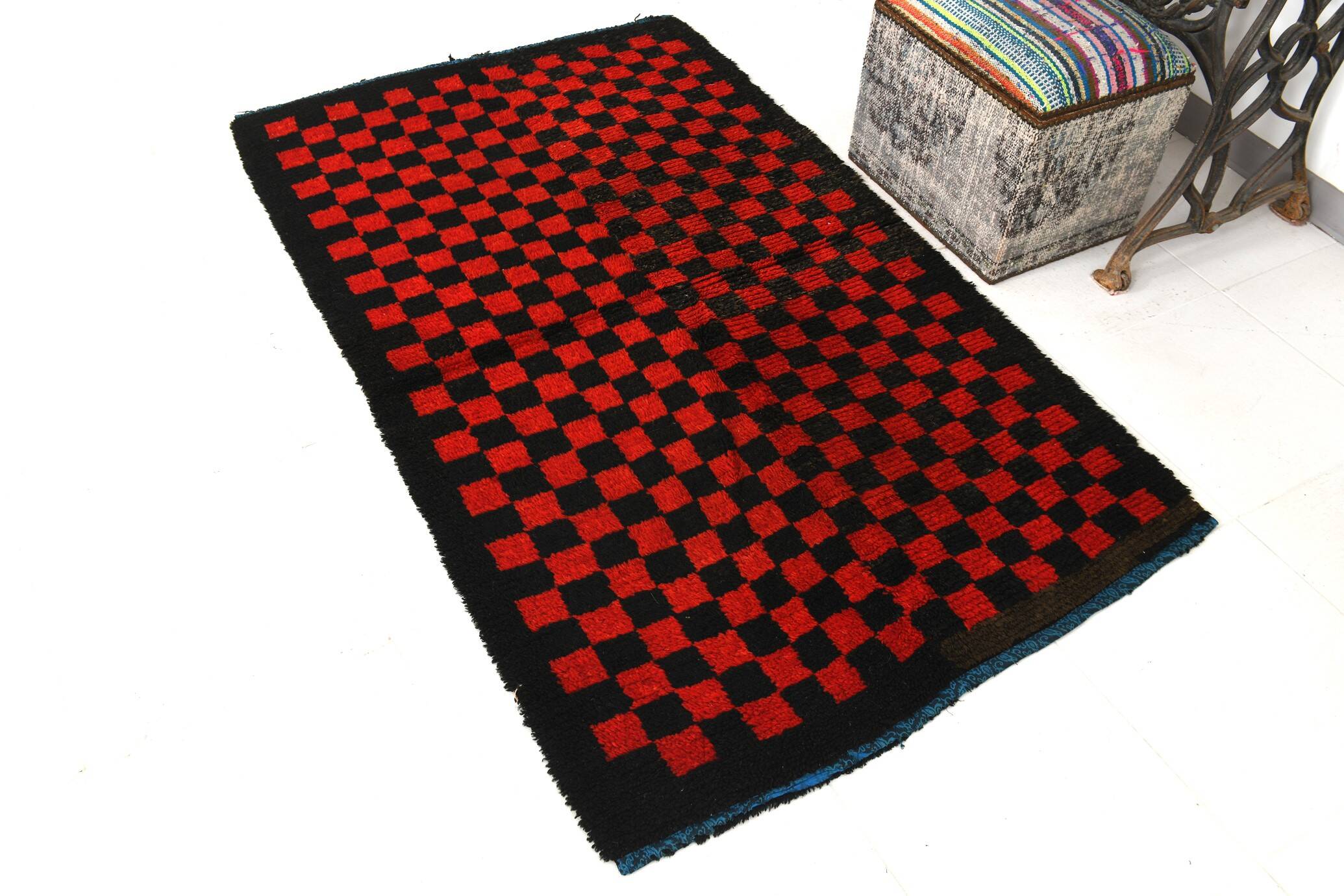 3x6 Red Black Checkered Wool Vintage Rug, 107x180Cm SK 70252
