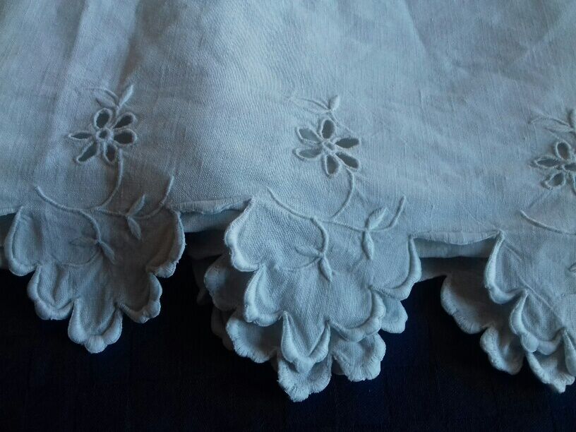 Drape in fine cotton canvas, white, MO monogram