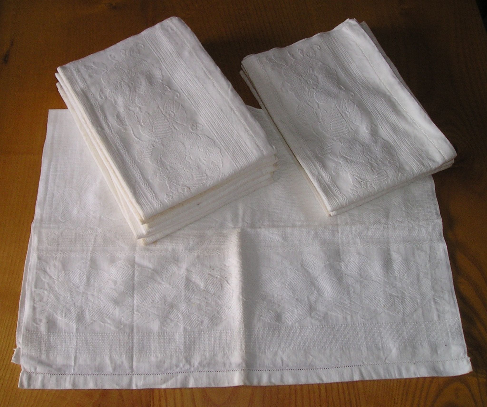 Set of 12 embroidered napkins