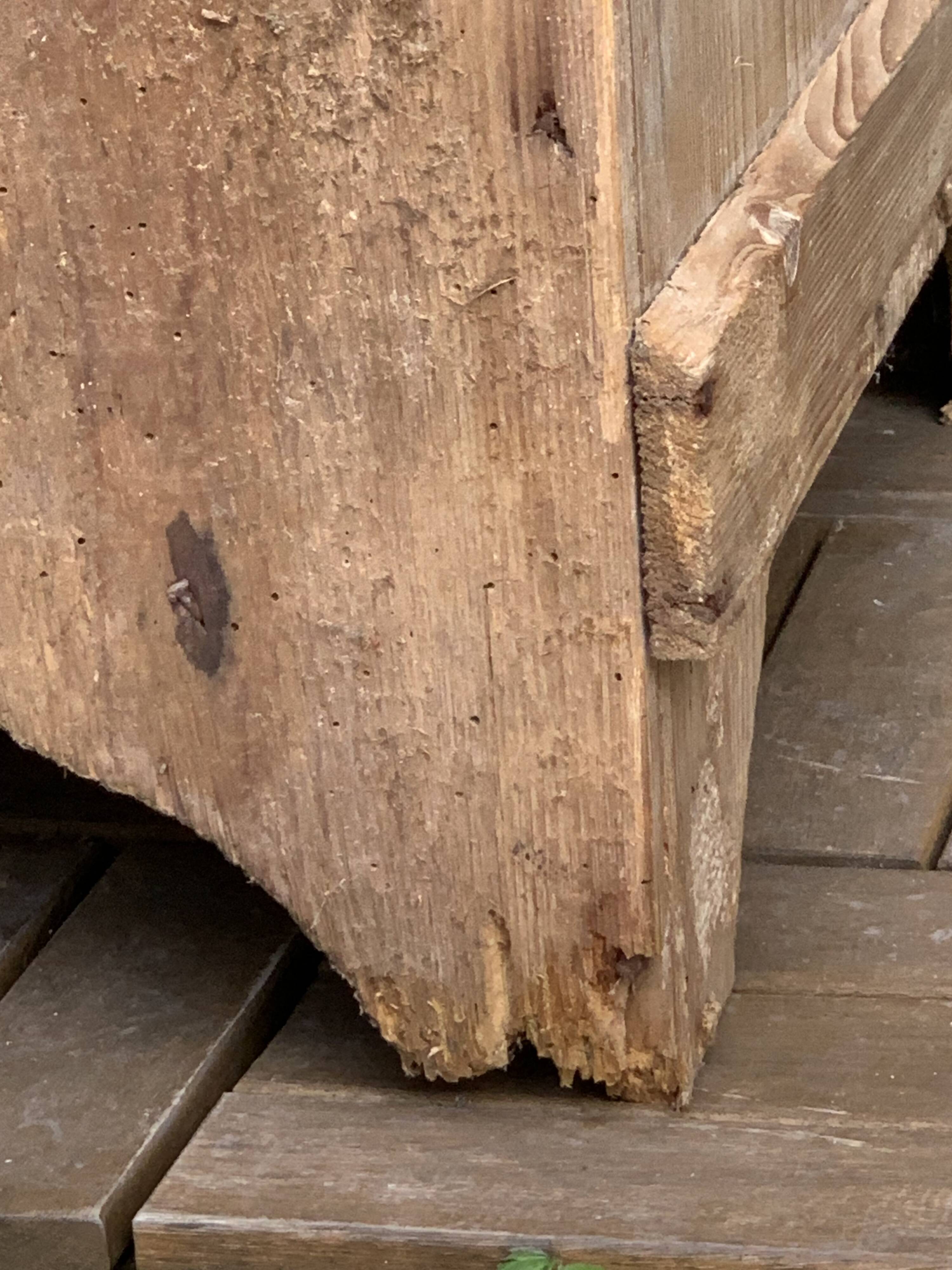 Raw wood bonnetière 1900