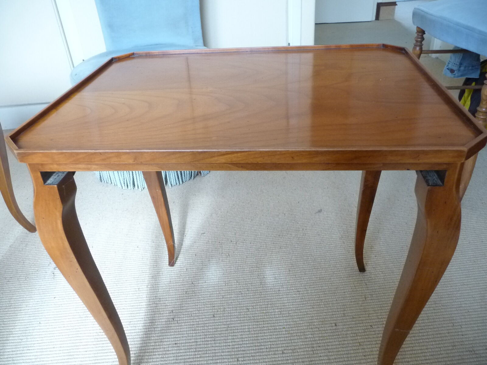 Set of 3 pull-out tables