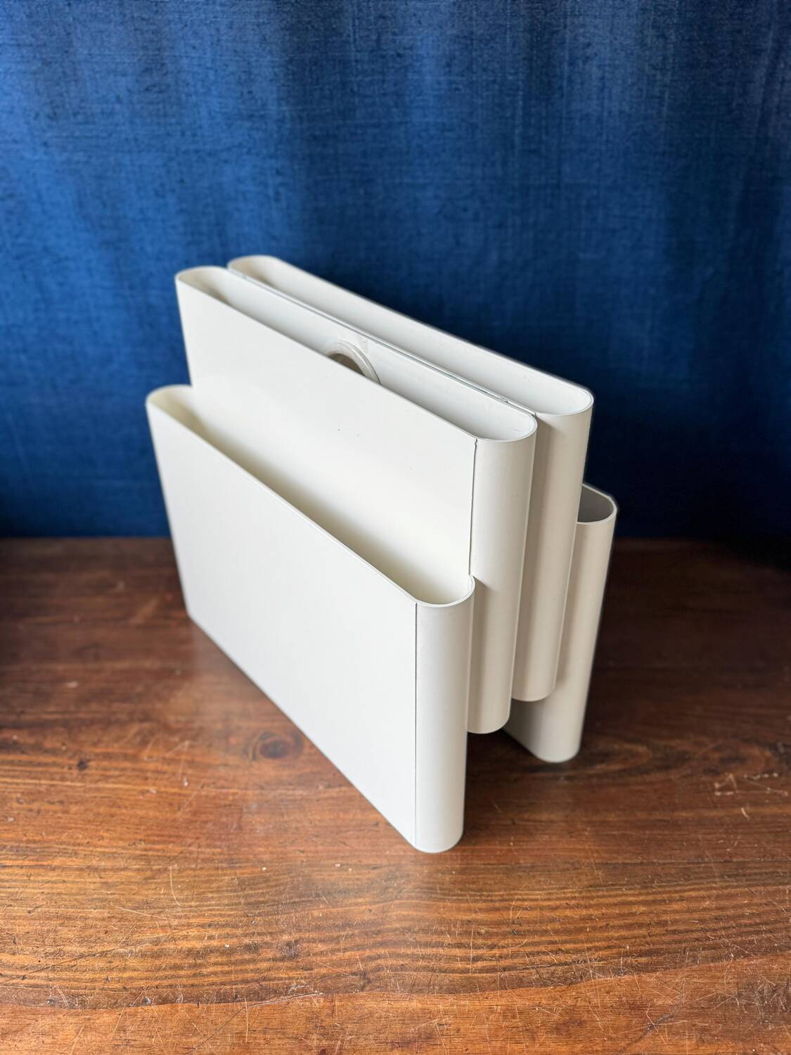 Kartell vintage magazine rack / bookcase – Design Giotto Stoppino