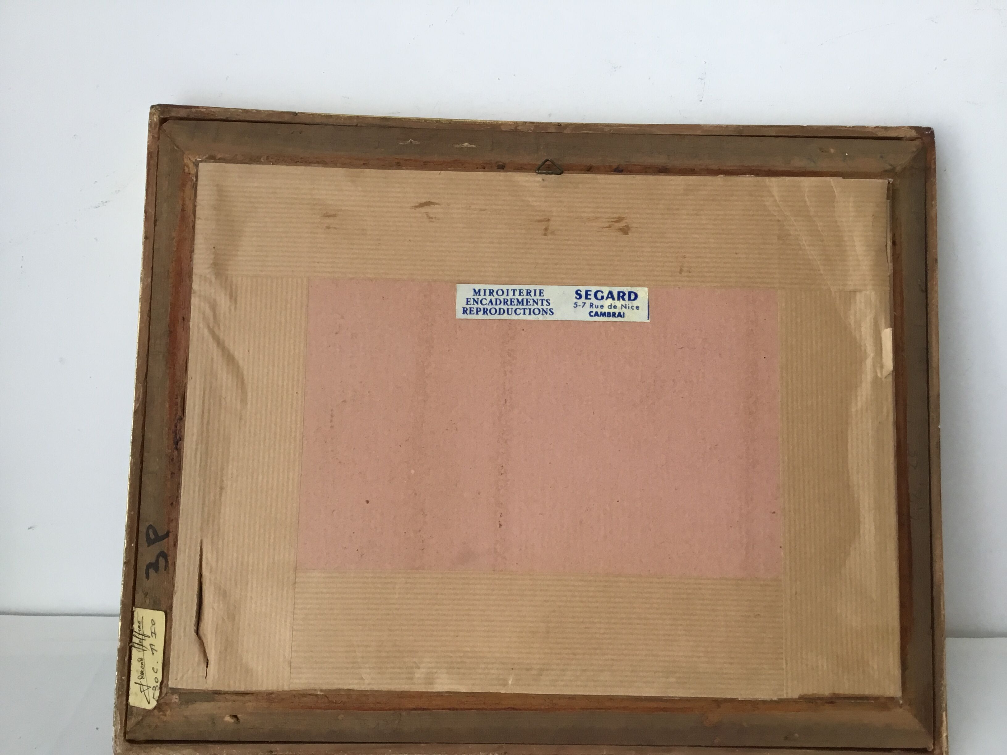 Table framed bouquet of flowers