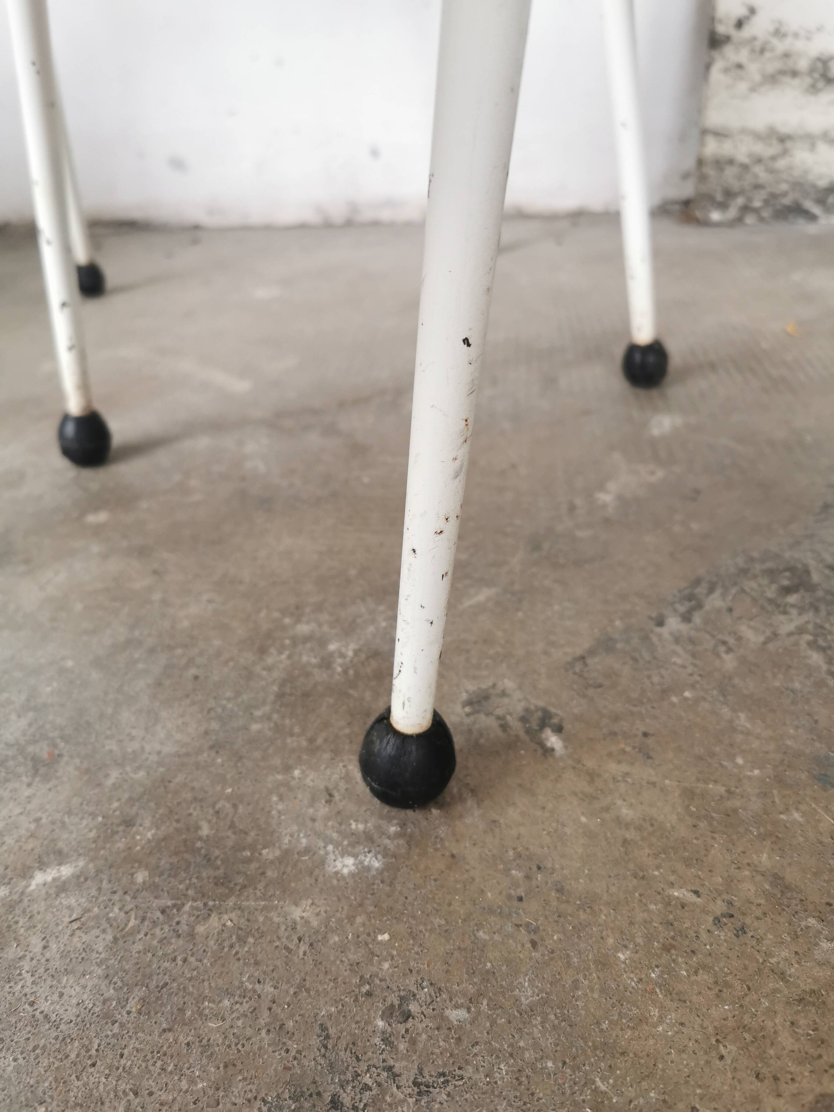 Set of 4 vintage chairs in metal and Skai