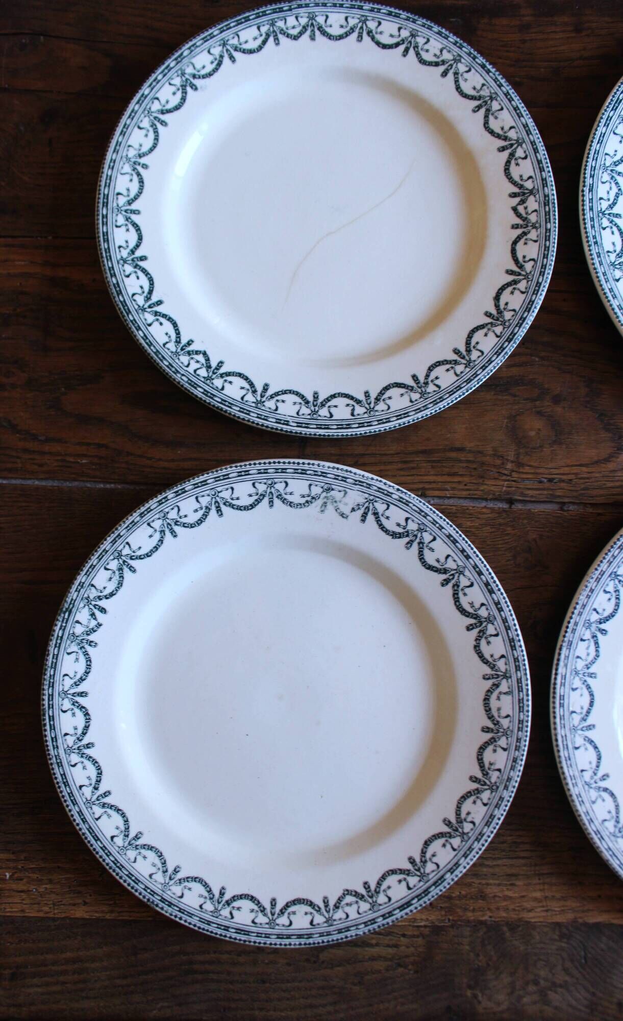 A set of 6 flat plates Terre de Fer Guirlandes Louis XVI Salins