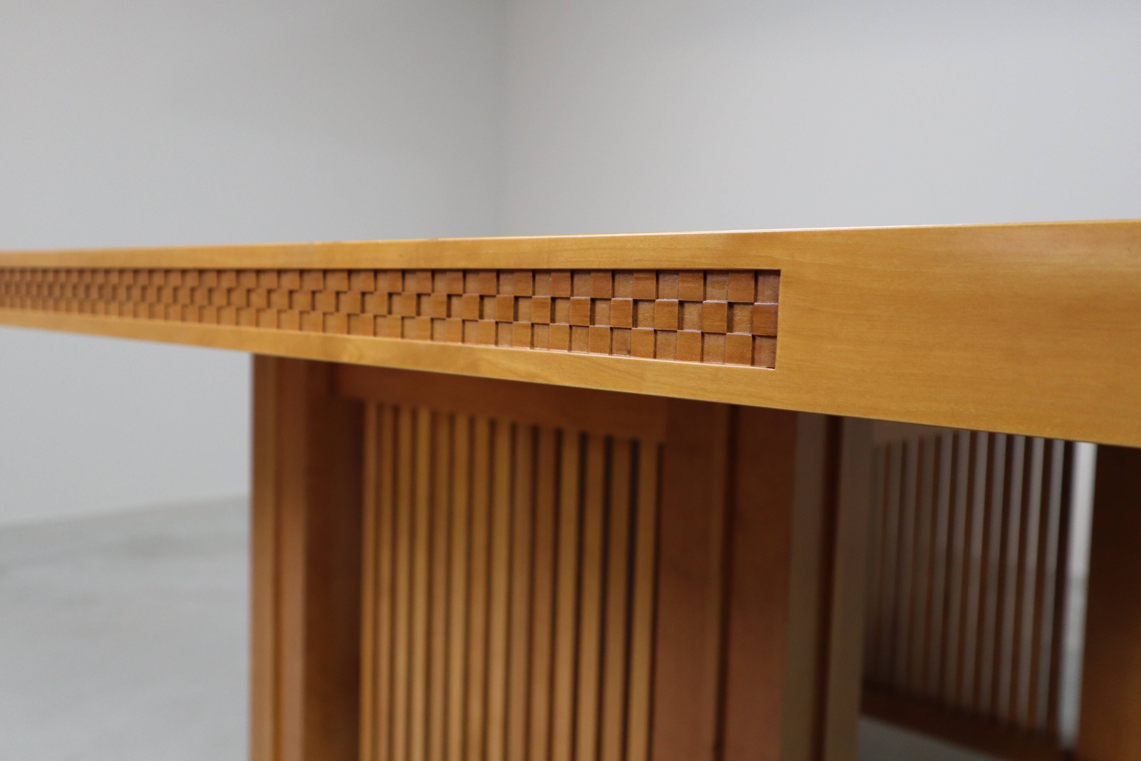 Husser 615 dining table by Frank Lloyd Wright produced by Cassina