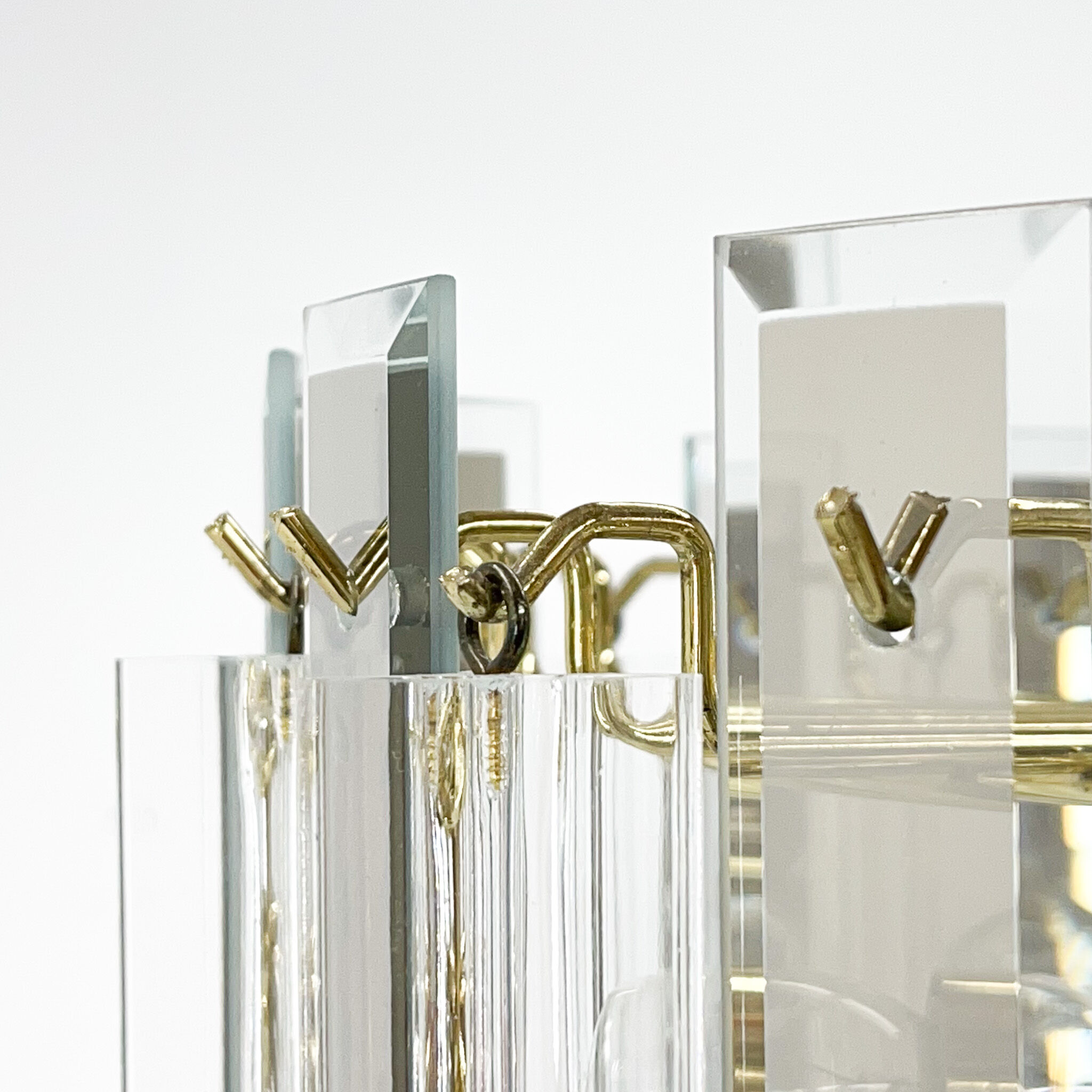 Lustre du milieu du siècle en laiton, verre et lucite, Autriche, années 1970
