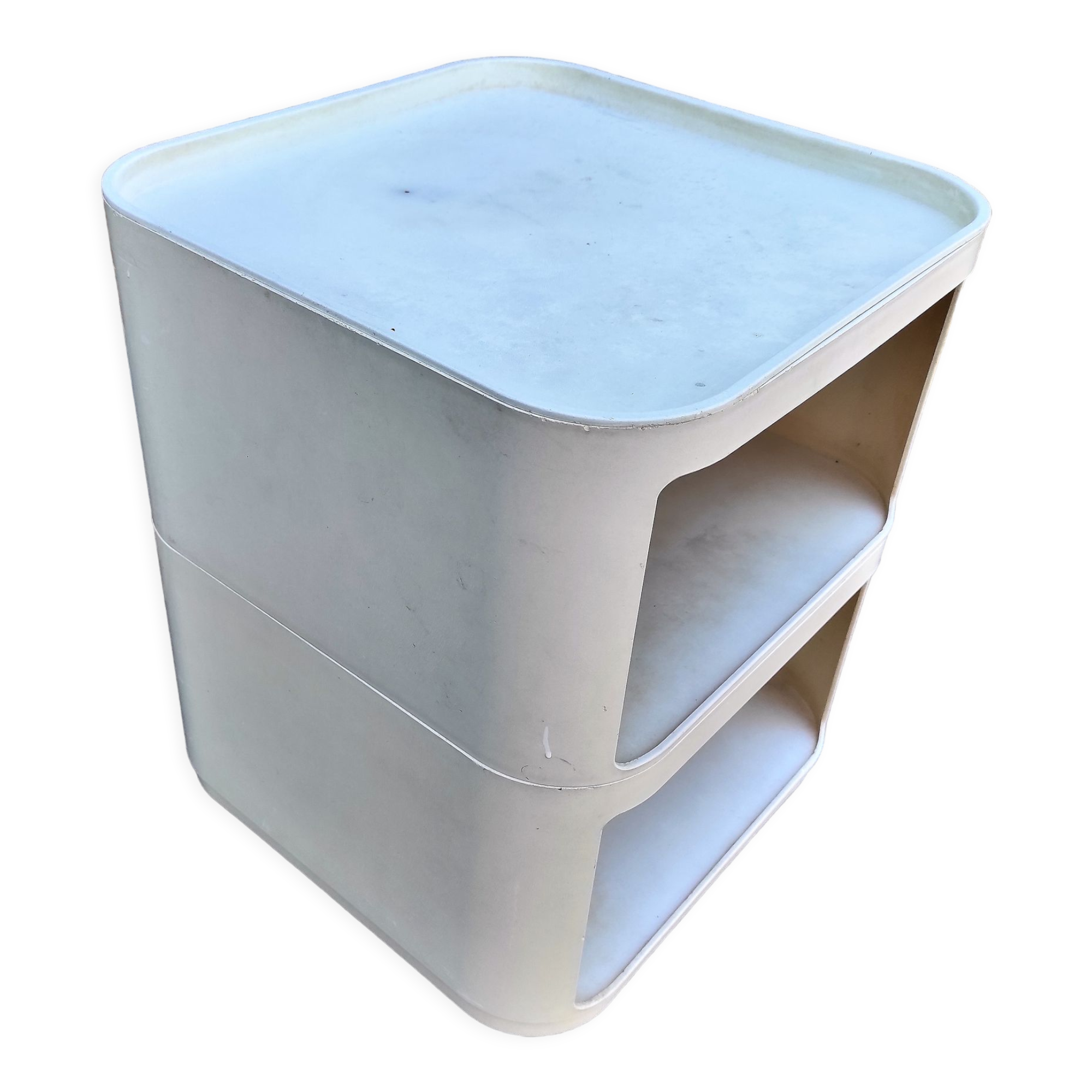 White plastic furniture kartell 4970 by anna castelli