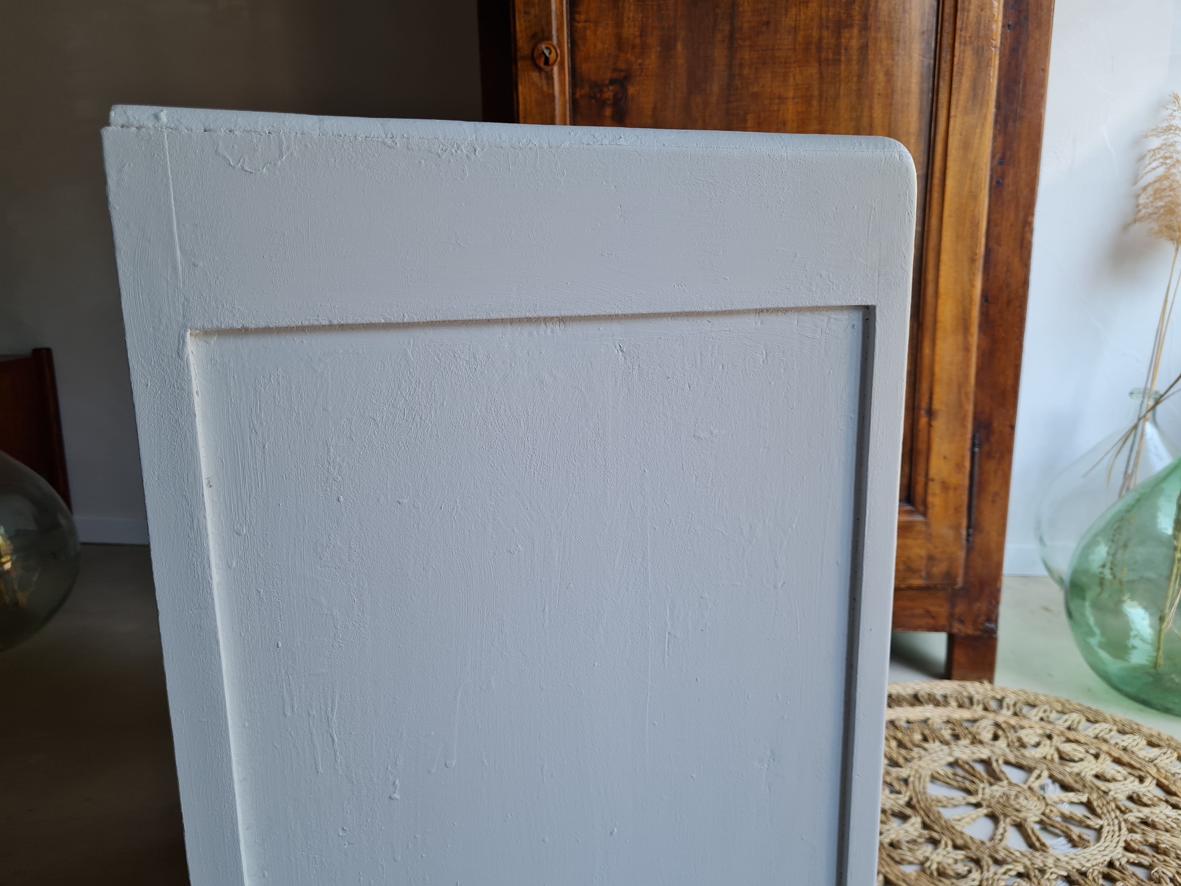 White vintage chest of drawers