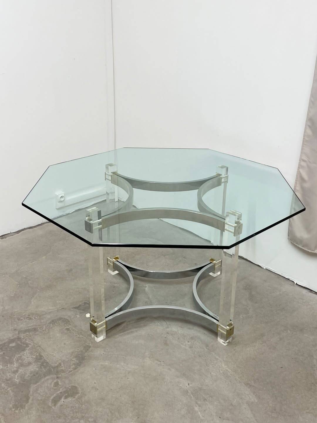 Octagonal dining table, Italian design, circa 1970.