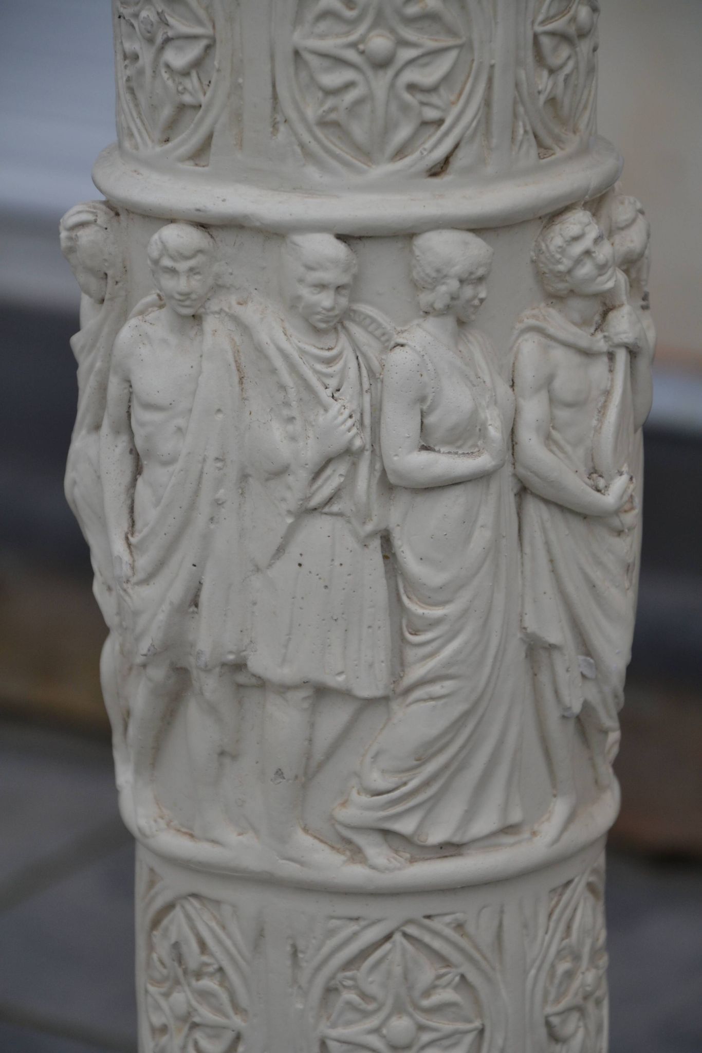2 old plaster columns