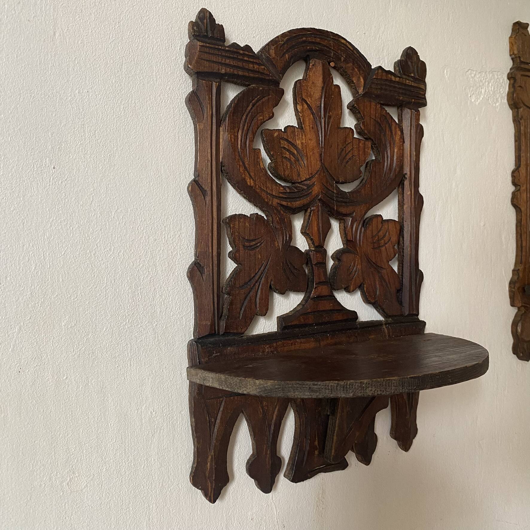 Etagère murale ancienne en bois ajouré , XIXe