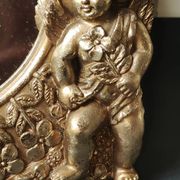Shabby Chic round mirror. Putti/Cherub decor. Floral motifs. Dimensions: 20 x 20 cm.