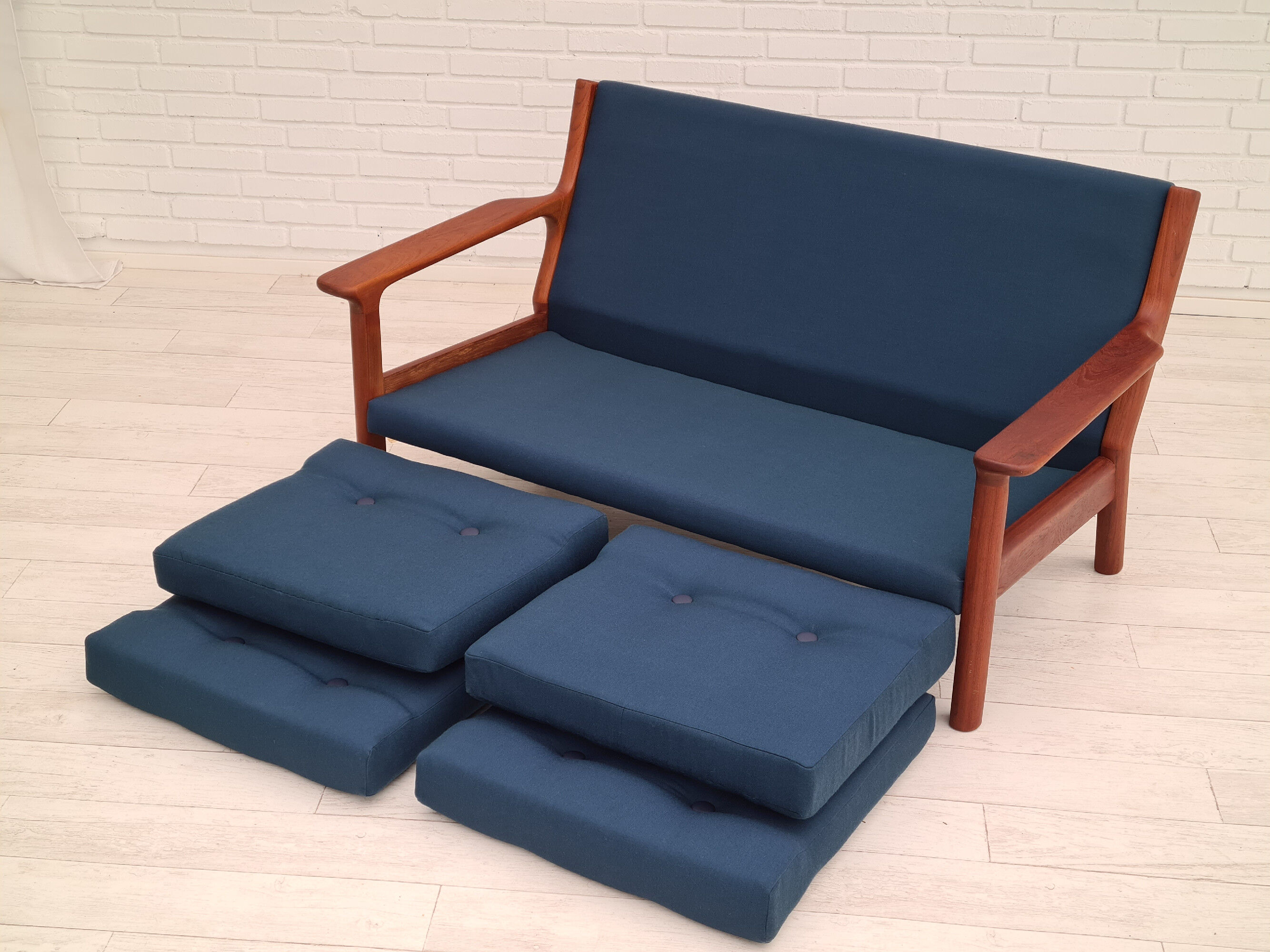 Canapé scandinave entièrement rénové, années 70, laine de meubles, teck