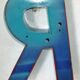 Lettre d'enseigne en plexiglas " bleu " ( r )