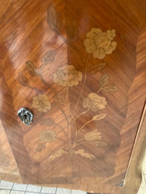 Small entrance cabinet