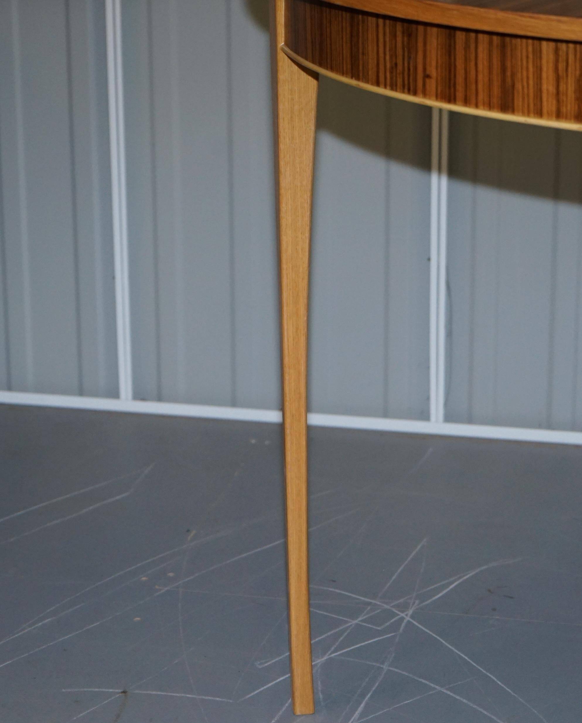 Paire de tables console demilune Bevan Funnell Phoenix en bois de zebrano