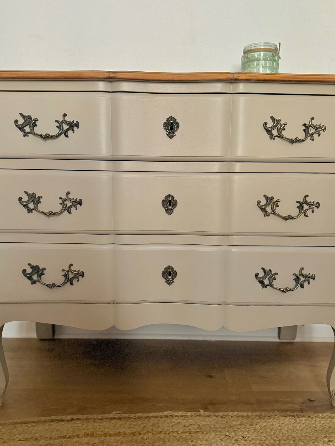 Antique chest of drawers