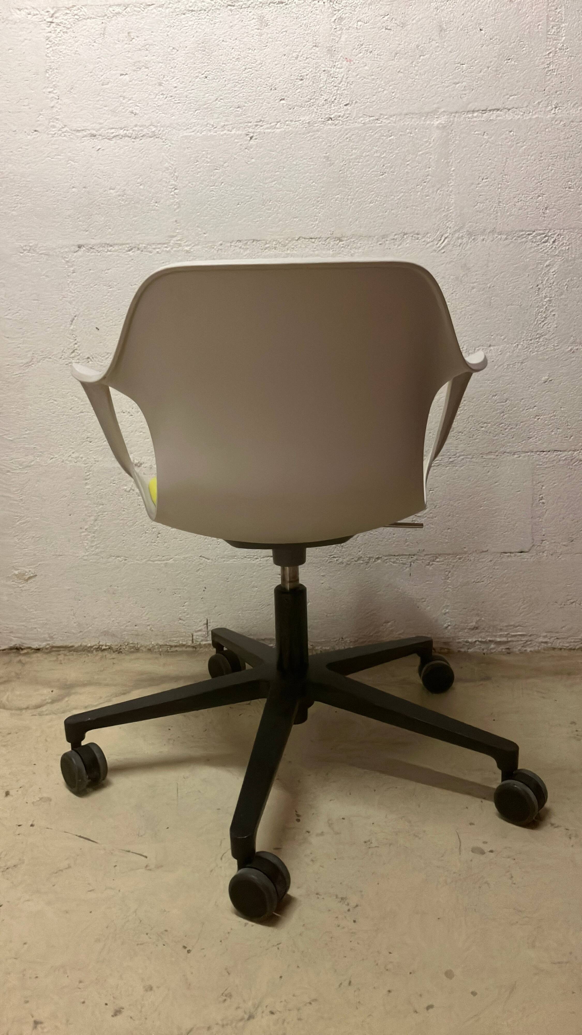 Vitra Meeting Chair - HAL RE Armchair Studio