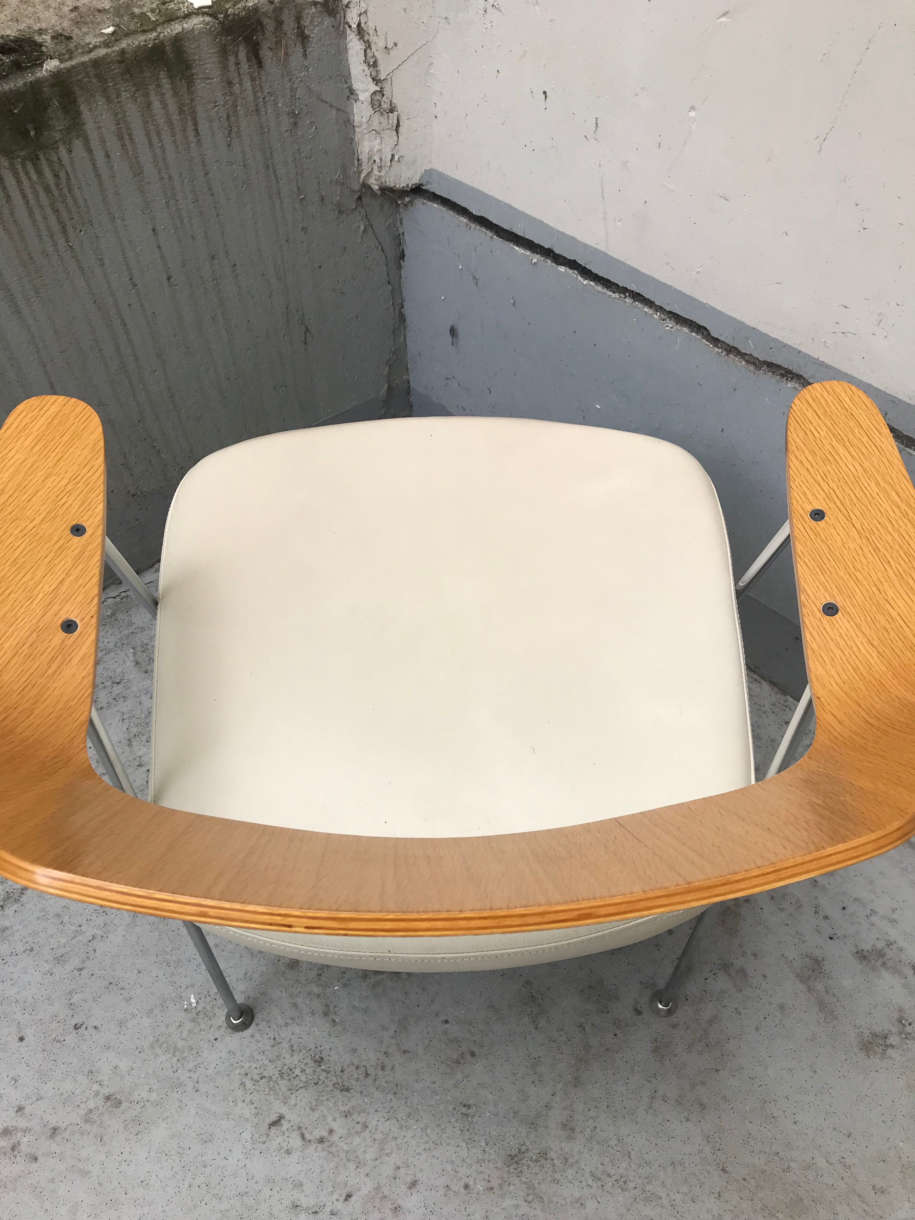 Armchair Robin Day 1980