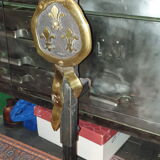 Fire shield bronze fleurs-de-lis