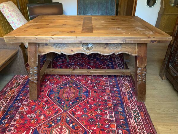 Table extensible motifs du Queyras