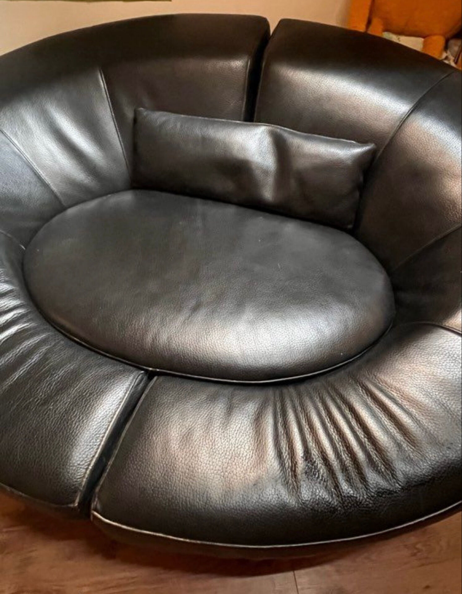 canapé rond noir en cuir DS-152  sede Jane Worthington