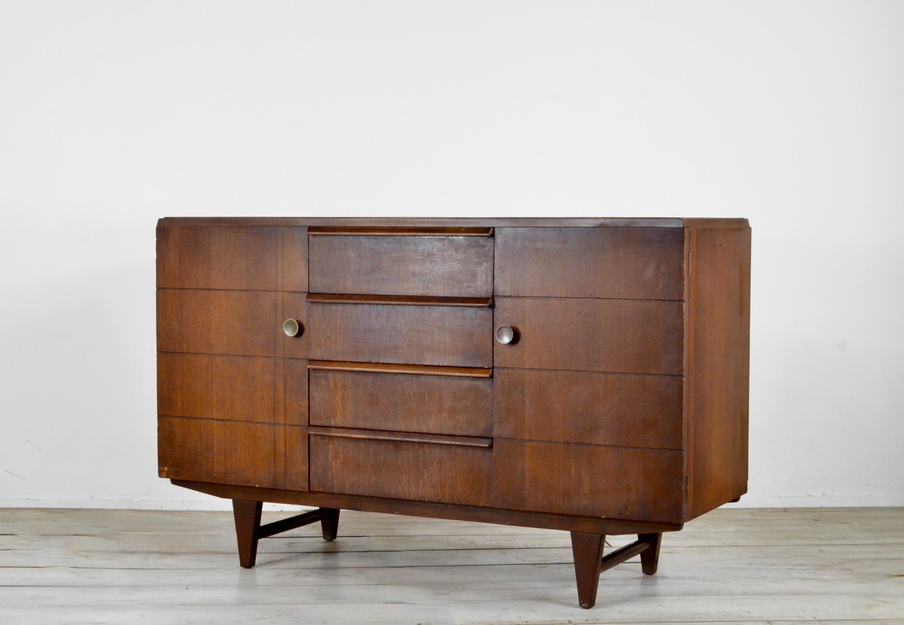 Buffet Art Déco en noyer foncé et laiton
