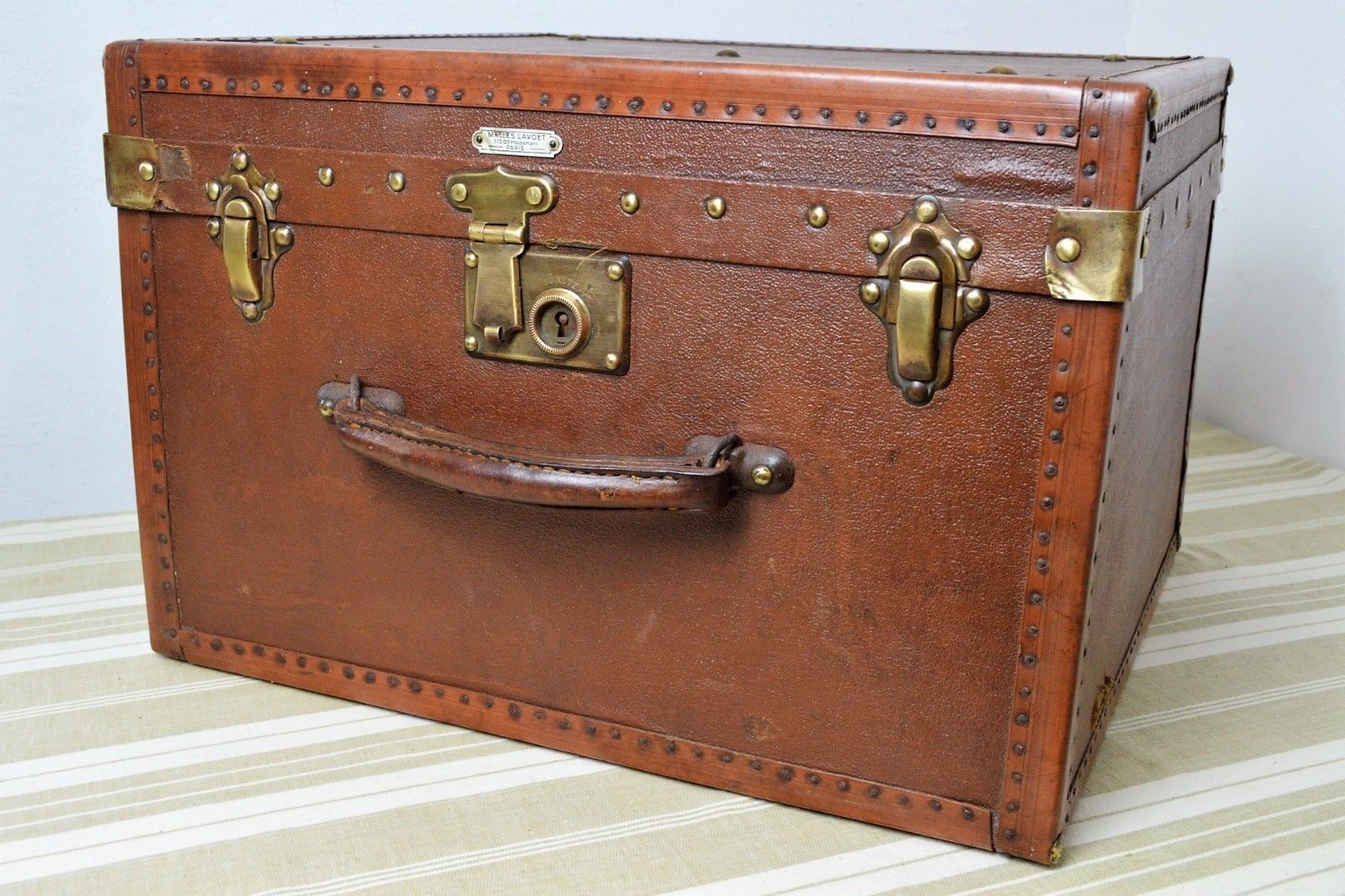 Old trunk of luxury Lavoet