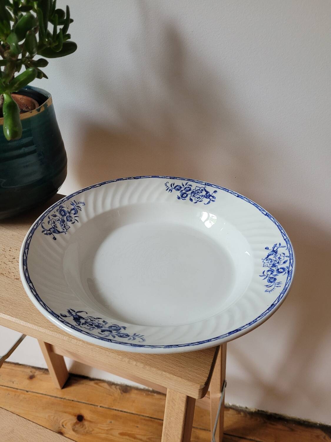 St Amand hollow dish model 9997