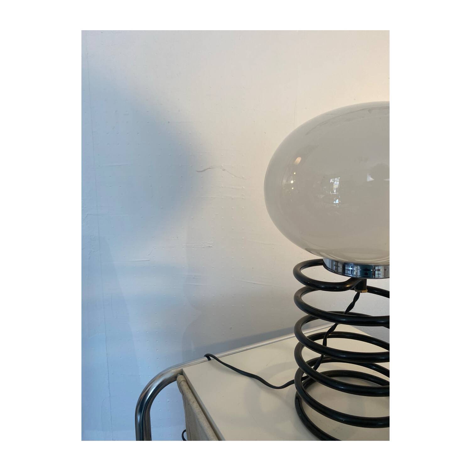 Lampe à poser ressort dans le goût d'Ingo Maurer