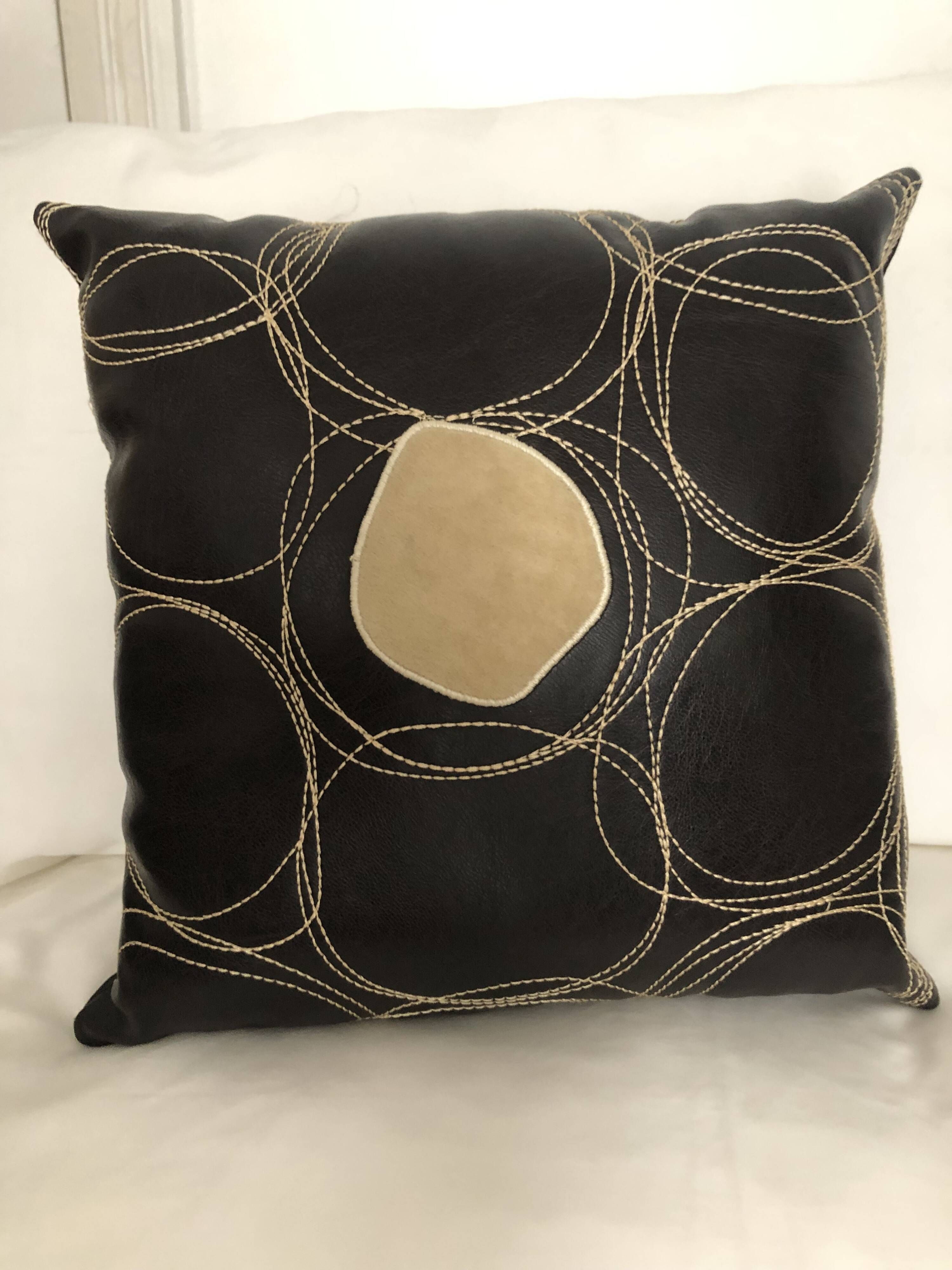 Coussins cuir design vintage