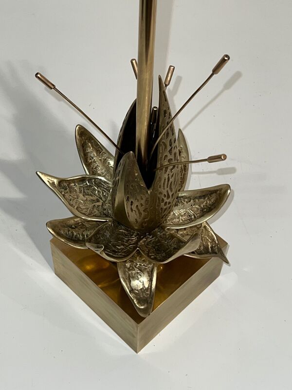 Lampe nénuphar en bronze et laiton attribuée à la Maison Charles. Vers 1970