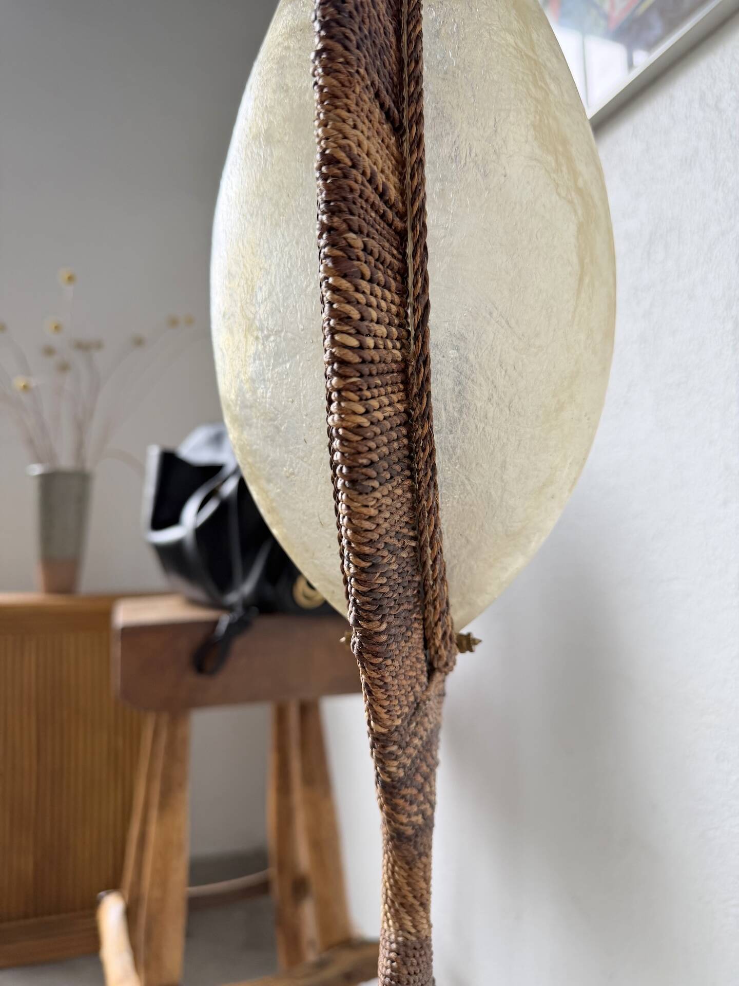Lampadaire bronze et corde 1970